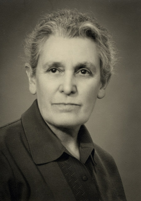 Porträtfoto von Maria Höfner in Schwarzweiß
