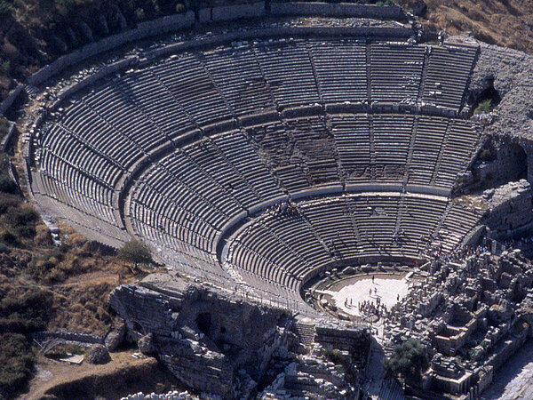 Das Theater von Ephesos aus der Vogelperspektive