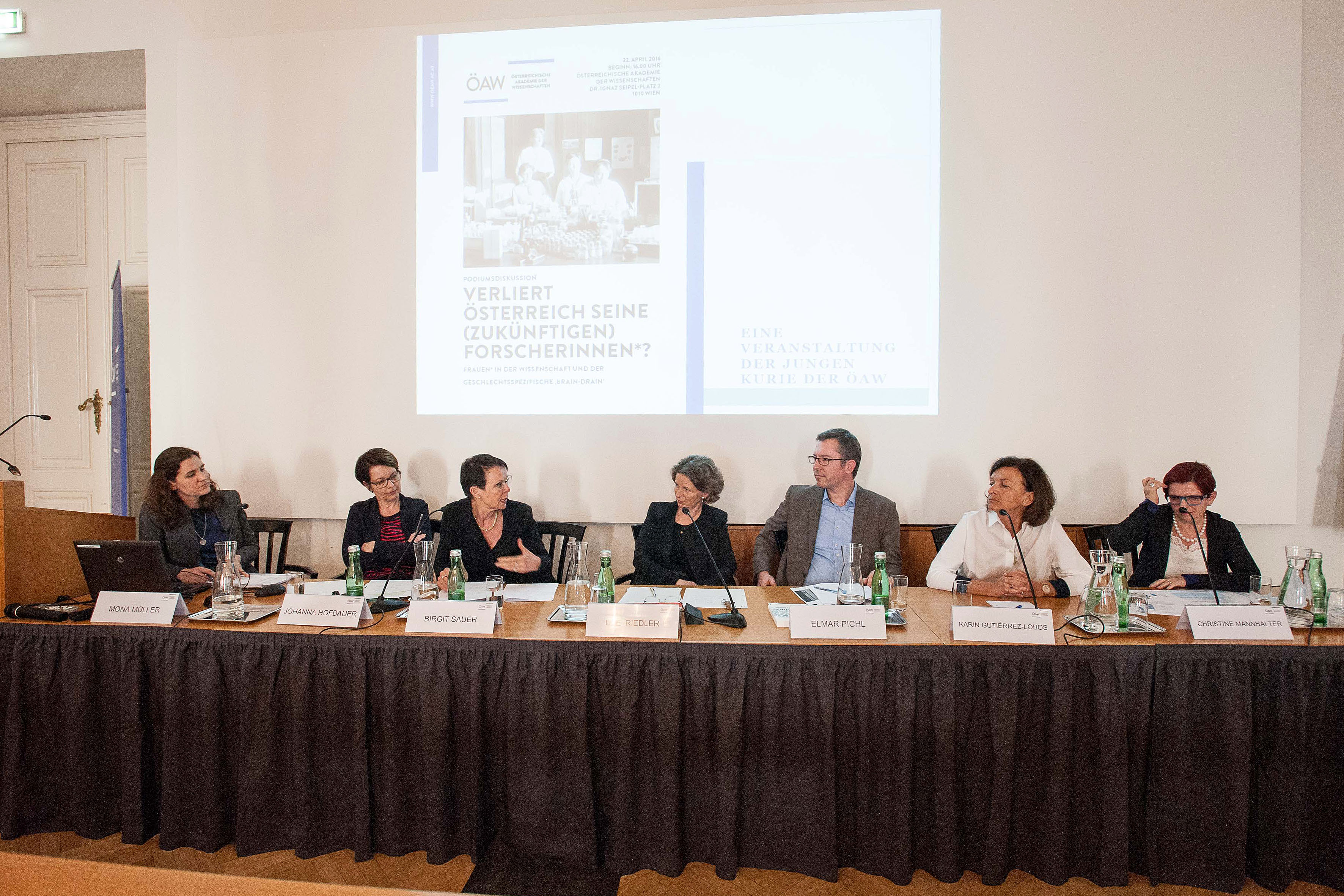 Podiumsdiskussion Verliert Osterreich Seine Zukunftigen Forscherinnen Frauen In Der Wissenschaft Und Der Geschlechtsspezifische Brain Drain